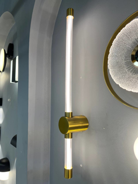 یک چراغ دیواری مدرن، مقاوم و با نوردهی مطلوب