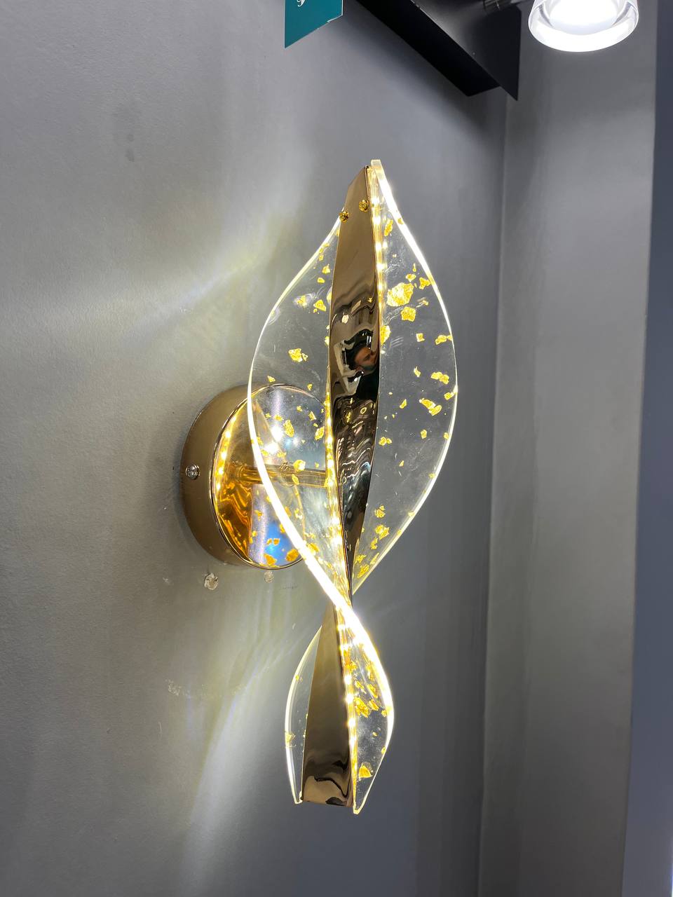 تصویر از چراغ دیواری الماسی ارتفاع 30cm