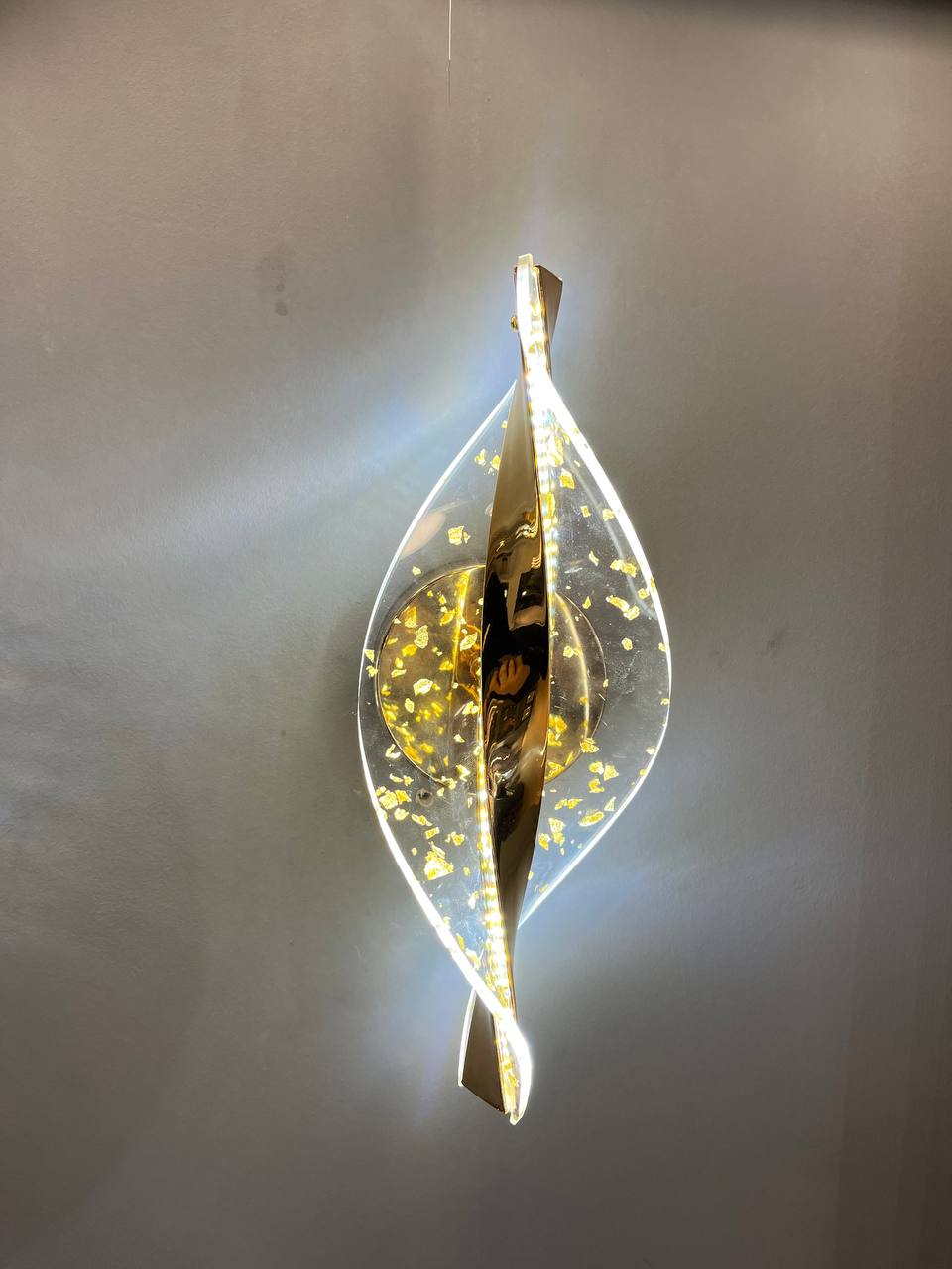 تصویر از چراغ دیواری الماسی ارتفاع 30cm
