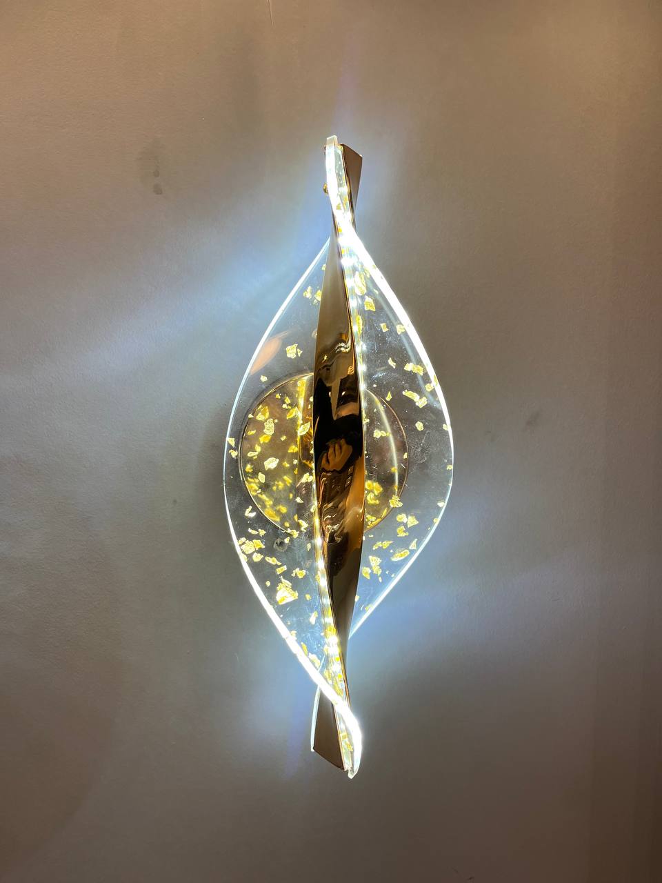 تصویر از چراغ دیواری الماسی ارتفاع 30cm
