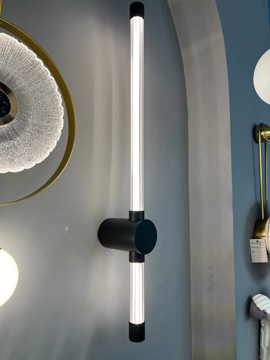 یک چراغ دیواری مدرن، مقاوم و با نوردهی مطلوب