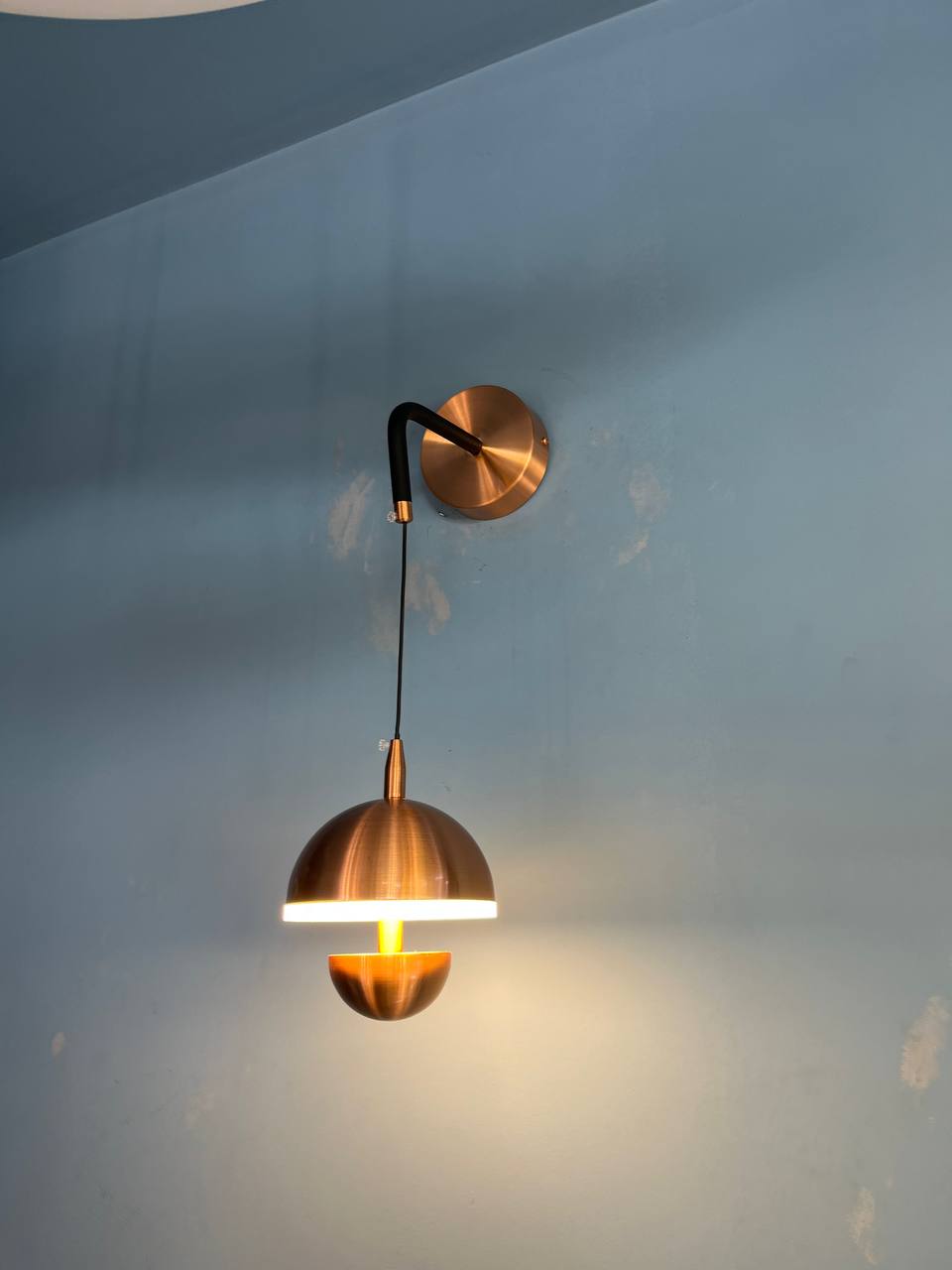 تصویر از چراغ دیواری قارچی رنگ مسی